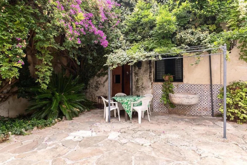 La Baronia Guest House Trapani 0*,  Italy